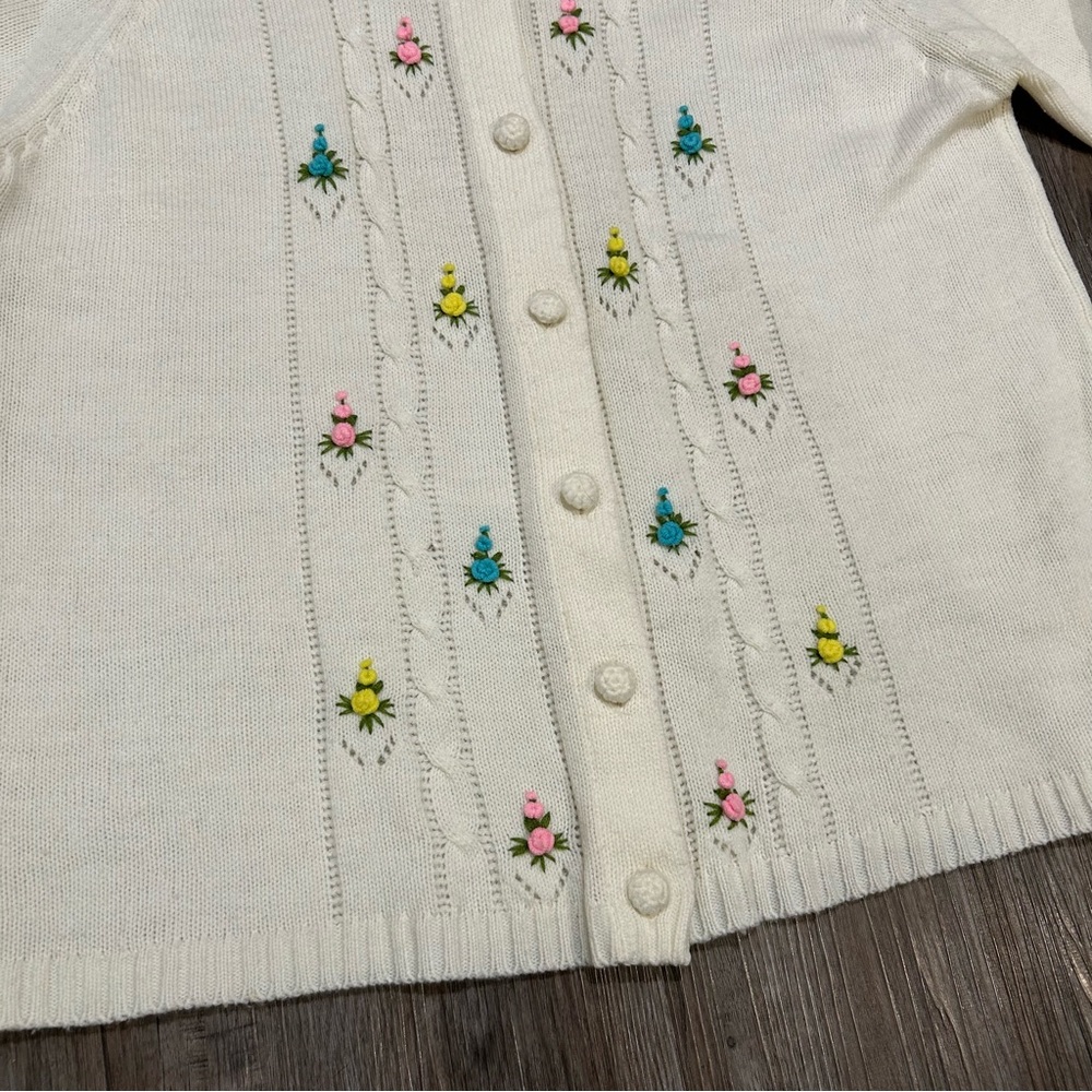 Vintage Hudson’s Bay Company Cottagecore Floral Embroidered Cardigan Sz Large - Picture 3 of 12